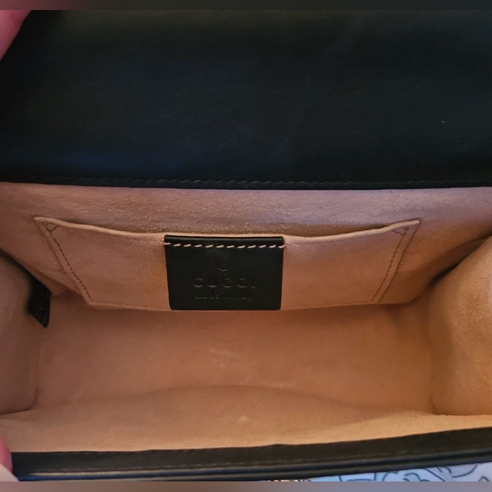 GUCCI Limited Edition GG Bee Supreme Monogram Shoulder Bag - Picture 9 of 11